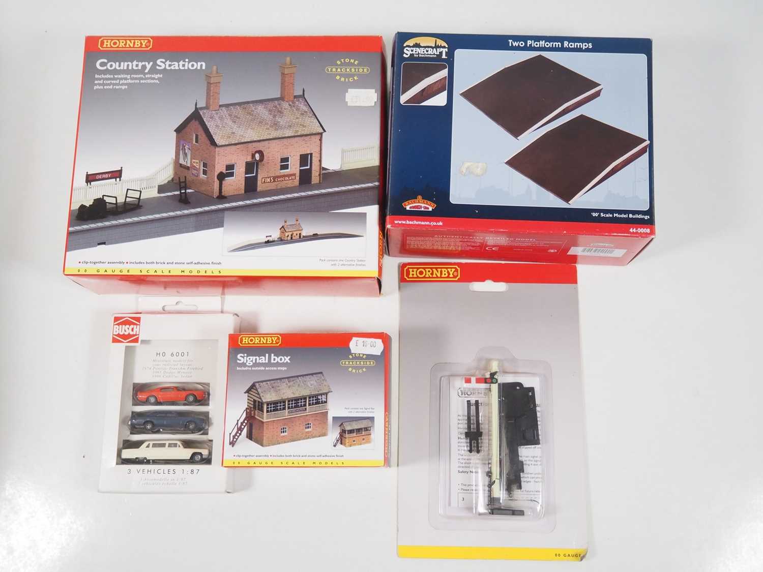 Lot 241 - A small group of HORNBY OO gauge unbuilt...