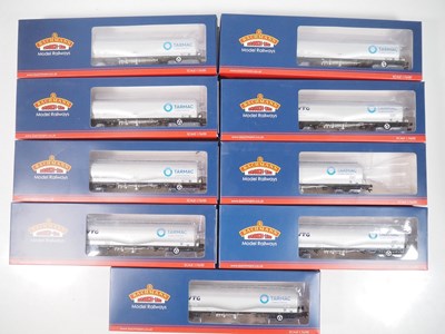 Lot 253 - A group of BACHMANN OO gauge cement tank...