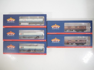 Lot 259 - A group of BACHMANN OO gauge TPO and Parcels...