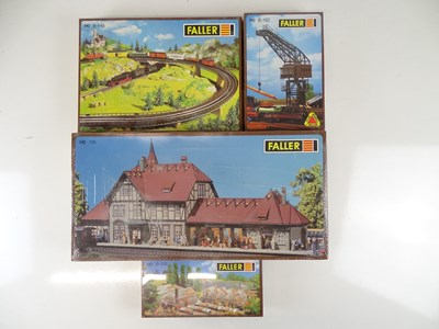 Lot 245 - A quantity of unbuilt HO Gauge European...