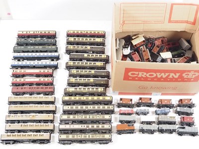 Lot 321 - A lucky dip job lot of mixed OO/HO gauge...