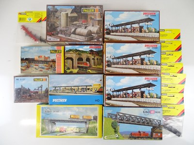 Lot 250 - A quantity of unbuilt HO Gauge European...