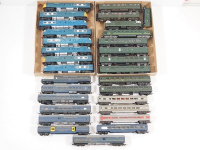 Lot 323 - A large job lot of mixed OO/HO gauge rolling...