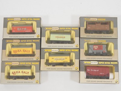 Lot 354 - A group of WRENN OO gauge salt and other...