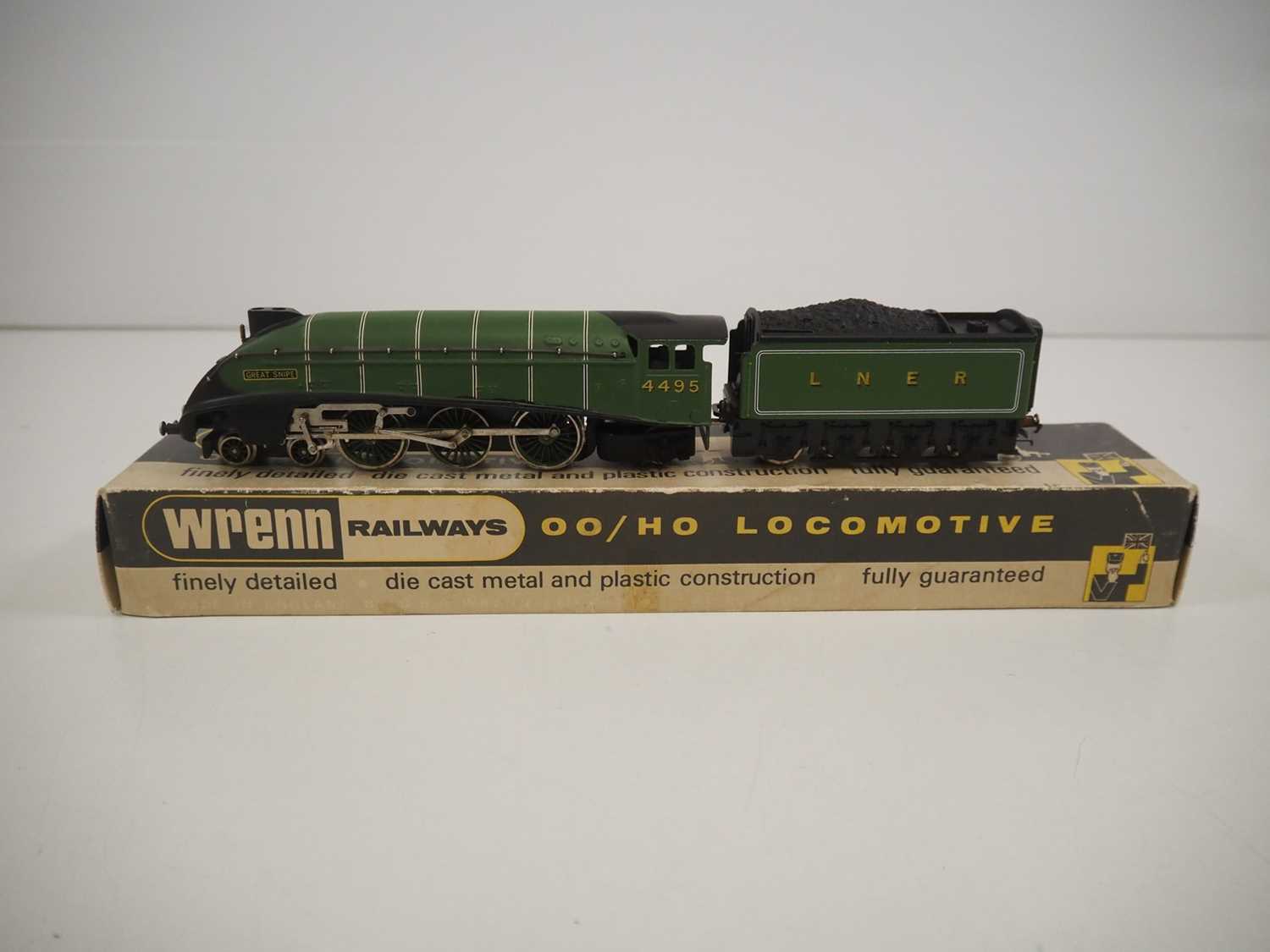 Lot 415 - A WRENN OO gauge W2209A class A3 steam...