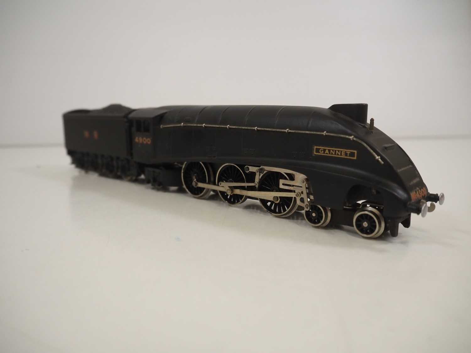 Lot 420 - A WRENN OO gauge W2213A class A4 steam...