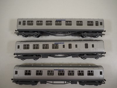 Lot 422 - A group of HORNBY OO gauge LNER rolling stock...