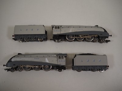 Lot 422 - A group of HORNBY OO gauge LNER rolling stock...