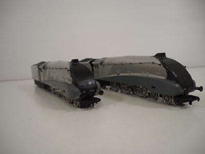 Lot 422 - A group of HORNBY OO gauge LNER rolling stock...