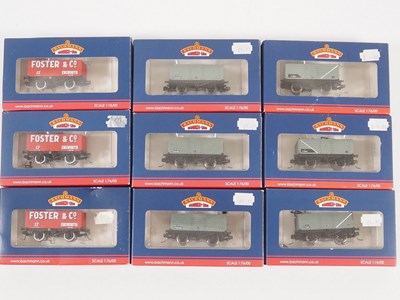 Lot 433 - A group of BACHMANN OO gauge wagons comprising...