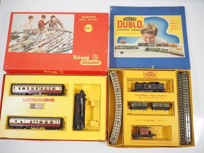 Lot 470 - A pair of OO gauge train sets comprising a TRI-...