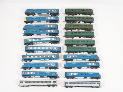 Lot 472 - A large job lot of mixed OO gauge rolling...