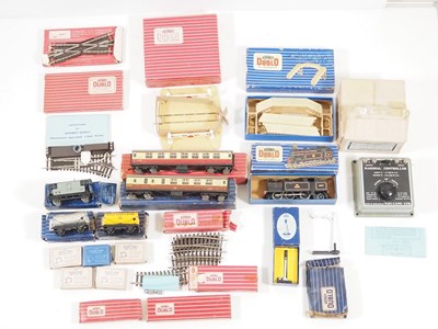 Lot 479 - A group of mixed OO gauge HORNBY DUBLO...