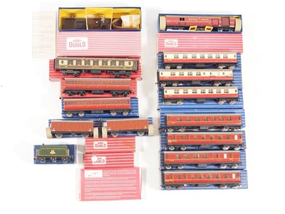 Lot 480 - A group of mixed OO gauge HORNBY DUBLO rolling...