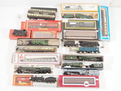 Lot 495 - A group of mixed OO gauge locomotives and...