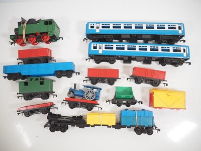 Lot 520 - A large group of unboxed TRI-ANG Big Big Train...