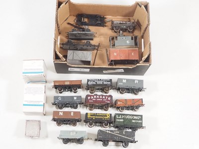 Lot 532 - A group of O gauge built/unbuilt/part built...