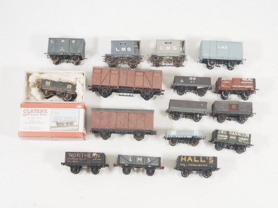 Lot 533 - A group of O gauge kitbuilt based wagons by...