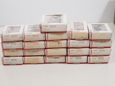 Lot 538 - A group of PREISER 1:32 scale / Gauge 1 figure...