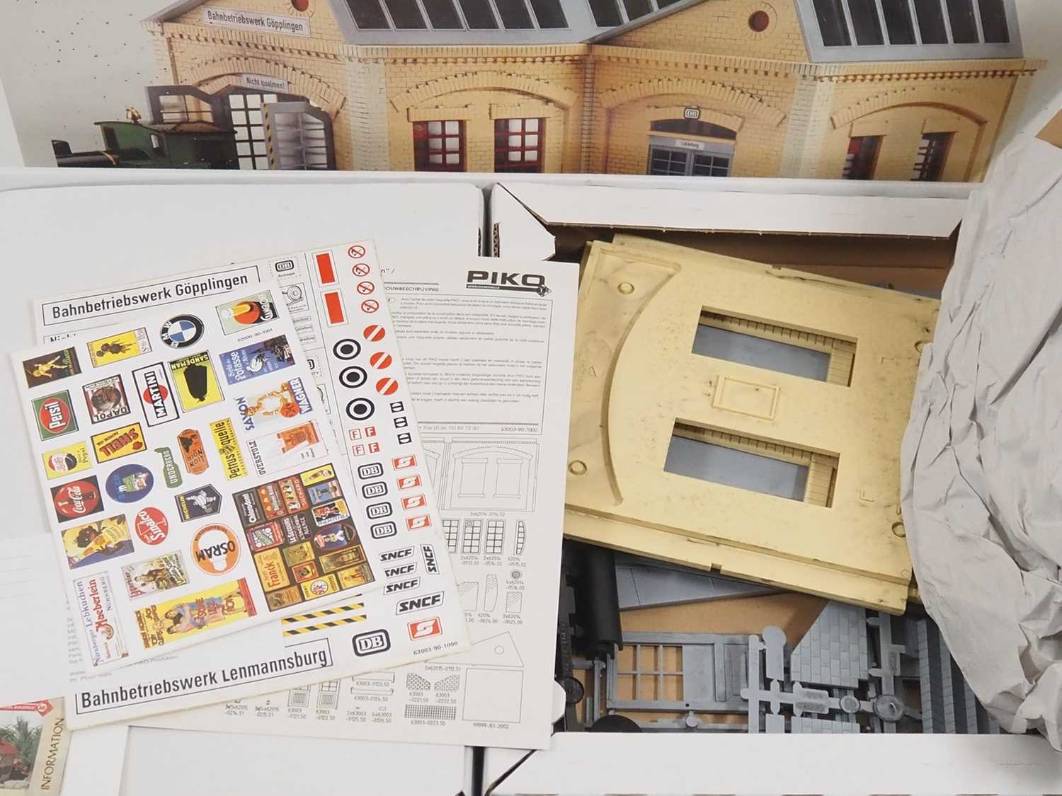 KIT DE CONSTRUCTION ROTONDE EN BRIQUE POUR REMISE A LOCOMOTIVES