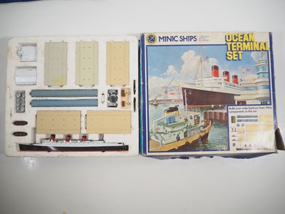 Lot 56 - A group of HORNBY MINIC ships (Period 2 Hong...