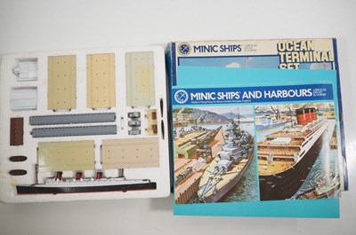 Lot 57 - A group of HORNBY MINIC ships (Period 2 Hong...