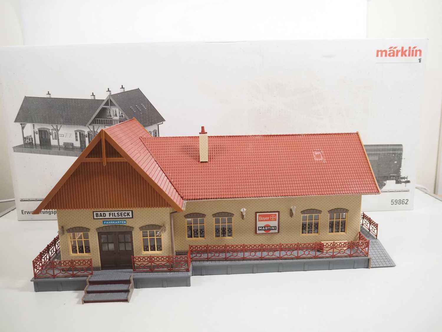 Lot 595 - A MARKLIN Gauge 1 59862 extension pack...