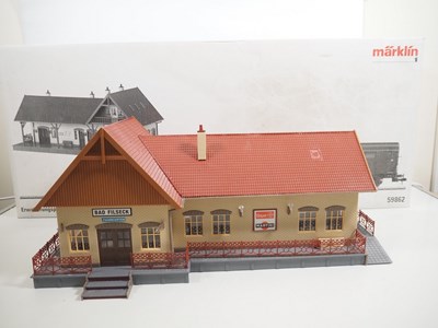 Lot 595 - A MARKLIN Gauge 1 59862 extension pack...