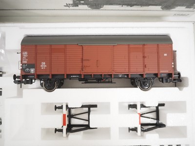 Lot 595 - A MARKLIN Gauge 1 59862 extension pack...