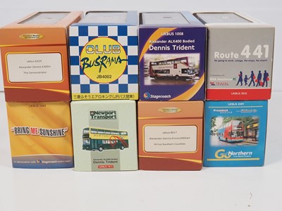 Lot 6 - A group of 1:76 scale diecast buses by...