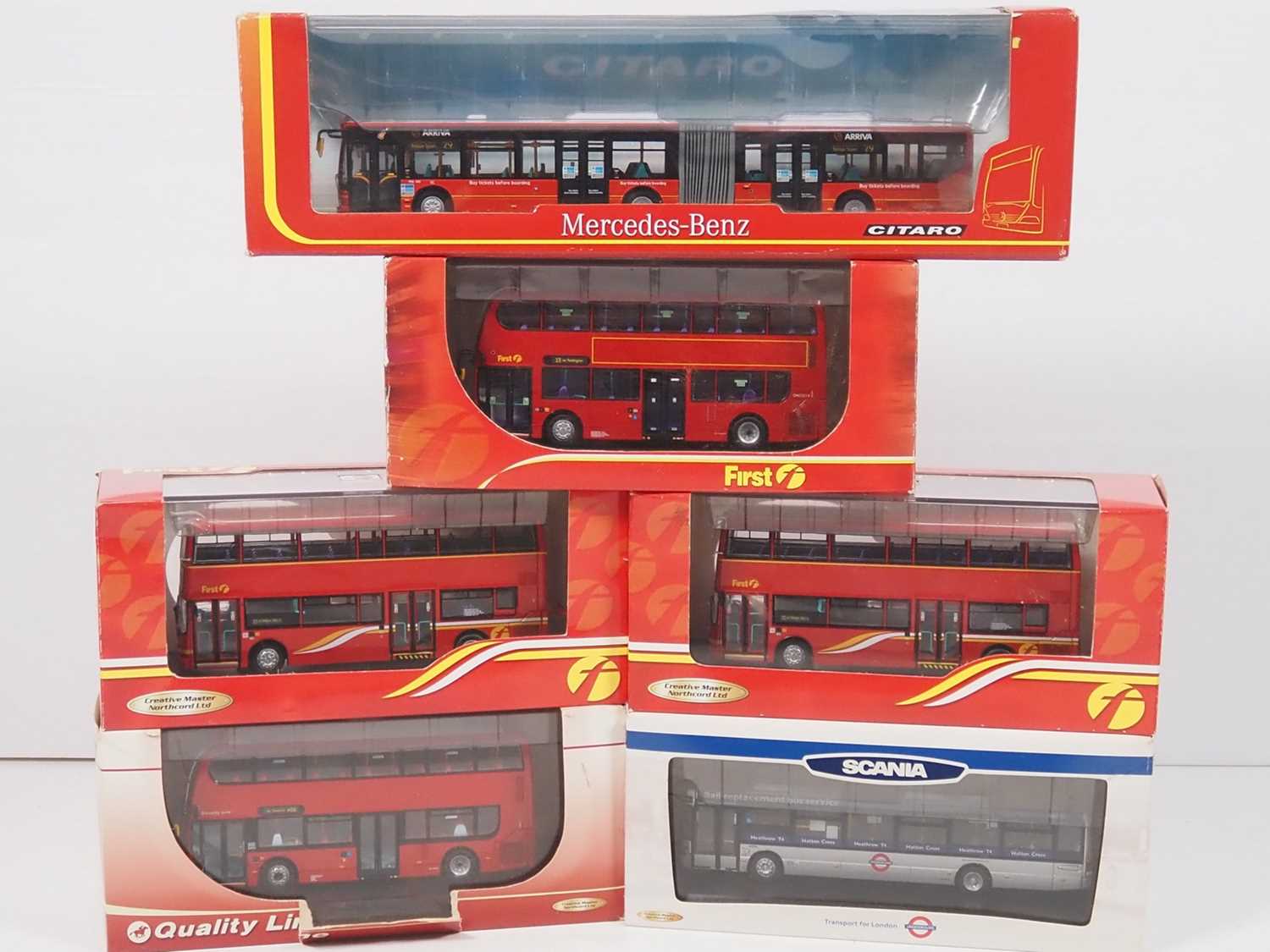 Lot 68 - A group of 1:76 scale diecast buses by...
