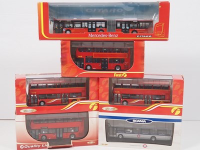 Lot 68 - A group of 1:76 scale diecast buses by...