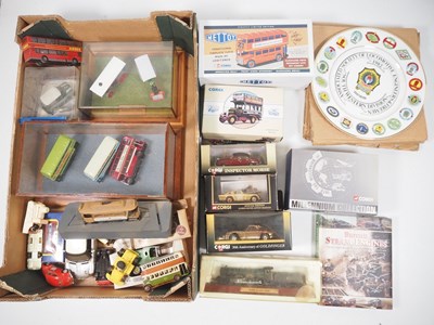 Lot 7 - A mixed tray of boxed and unboxed diecast with...