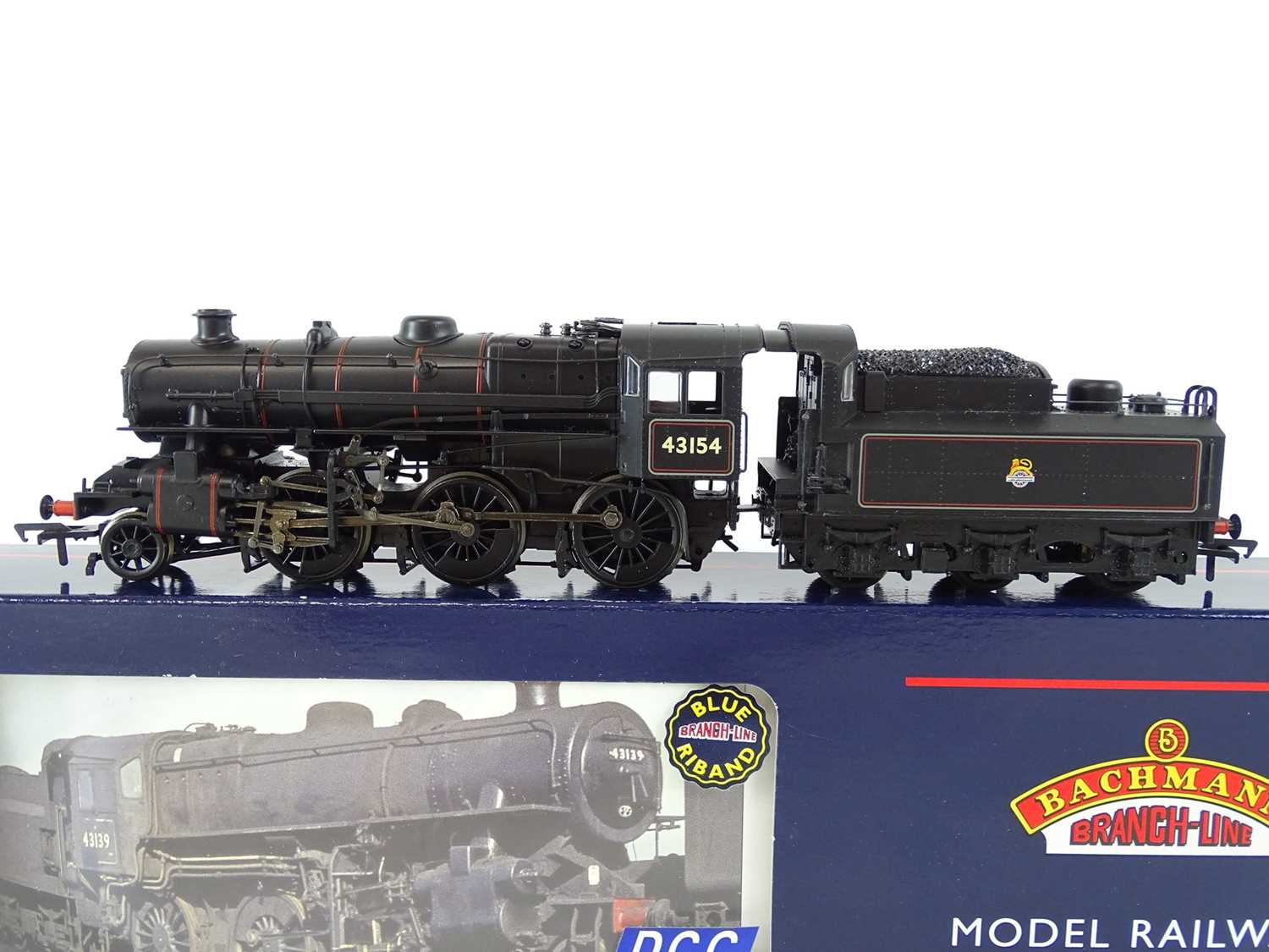 Lot 320 - A BACHMANN 32-586DC Ivatt Class 4 steam