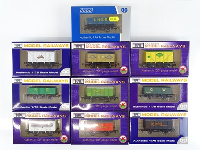 Lot 324 - A collection of OO Gauge limited edition WRENN...