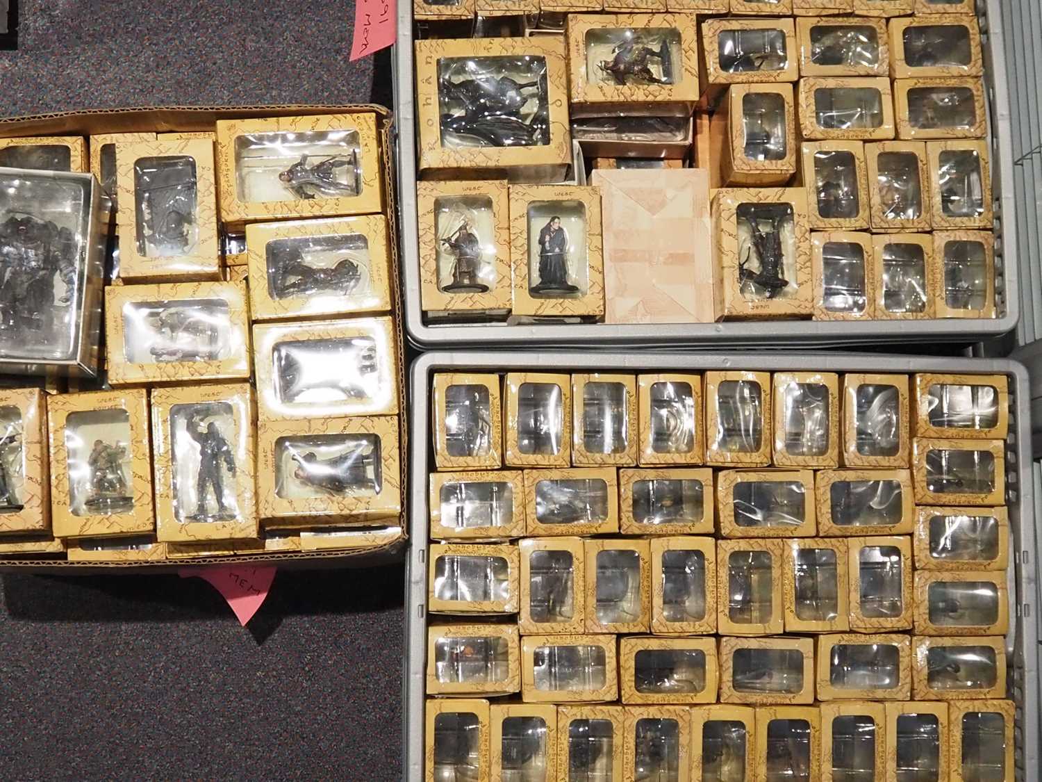 Lot 279 - LORD OF THE RINGS Eaglemoss collection series -...