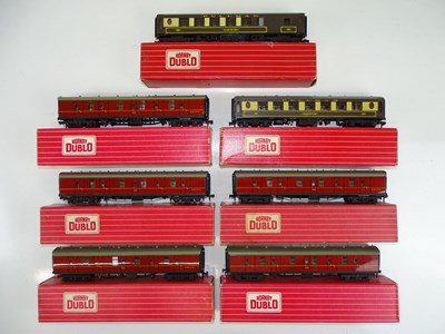 Lot 376 - A group of HORNBY DUBLO Super Detail 2-rail...