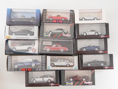 Lot 137 - A quantity of boxed and unboxed 1:43 scale...