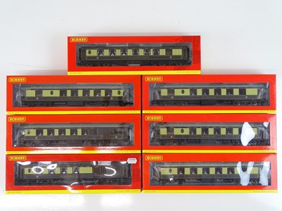 Lot 383 - A group of HORNBY Pullman coaches - VG/E in VG...