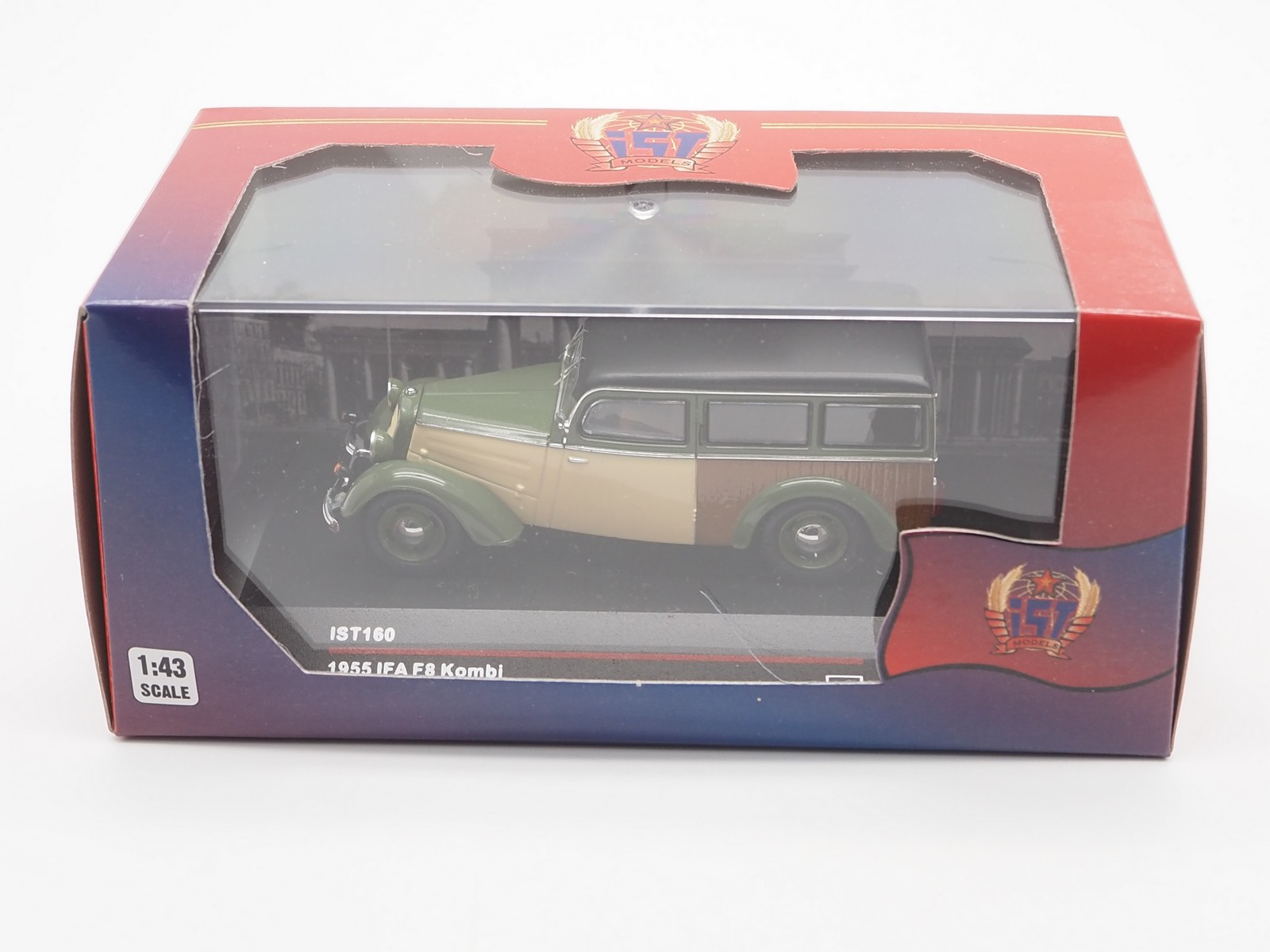 Lot 122 - A group of 1:43 scale models by IST MODELS