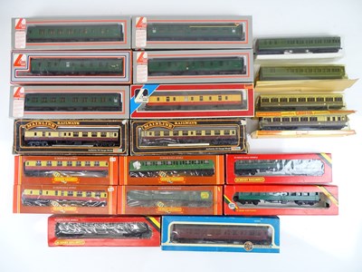 Lot 392 - A group of OO Gauge boxed Passenger coaches by...