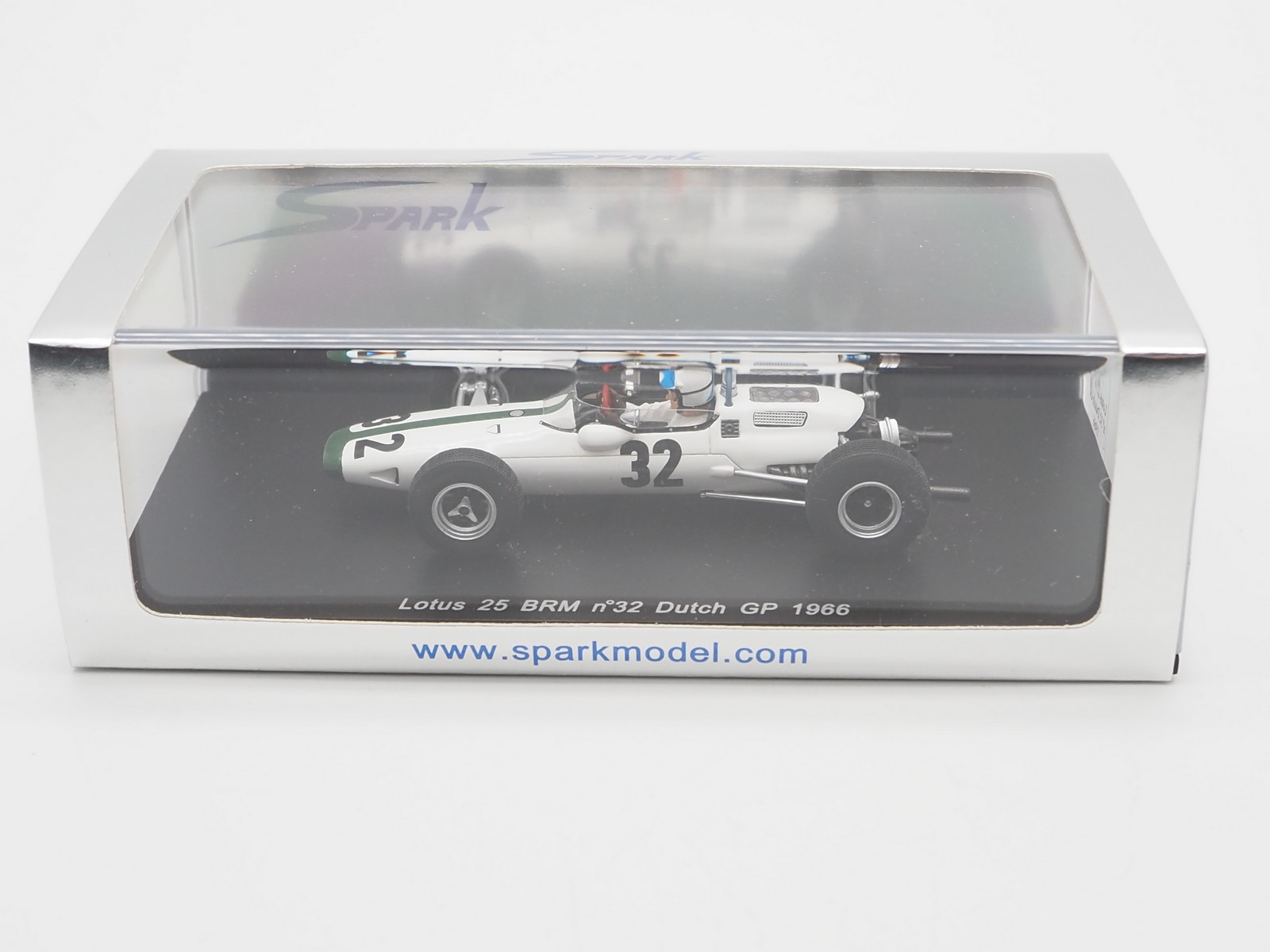 Lot 61 - A 1:43 scale AUTOCULT hand built resin model