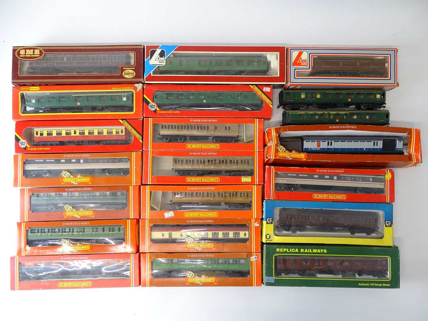 Lot 396 - A group of OO Gauge mainly boxed Passenger...