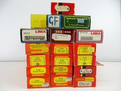 Lot 396 - A group of OO Gauge mainly boxed Passenger...