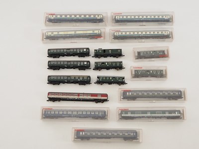 Lot 118 - A large quantity of boxed and unboxed N gauge...