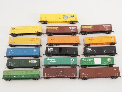 Lot 143 - A group of HO gauge American outline box cars...