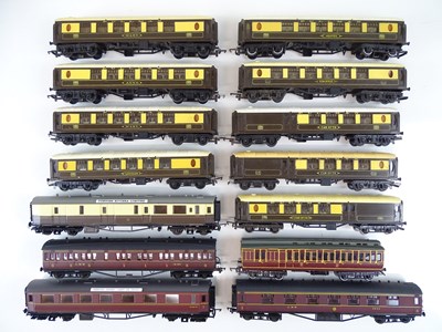 Lot 428 - A group of unboxed OO Gauge coaches by TRI-ANG...