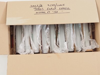 Lot 208 - A rake of unboxed HO gauge French outline...