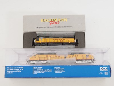 Lot 218 - A pair of BACHMANN HO gauge American outline...
