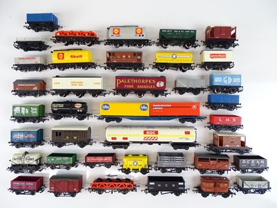 Lot 432 - A group of unboxed OO Gauge wagons by HORNBY,...